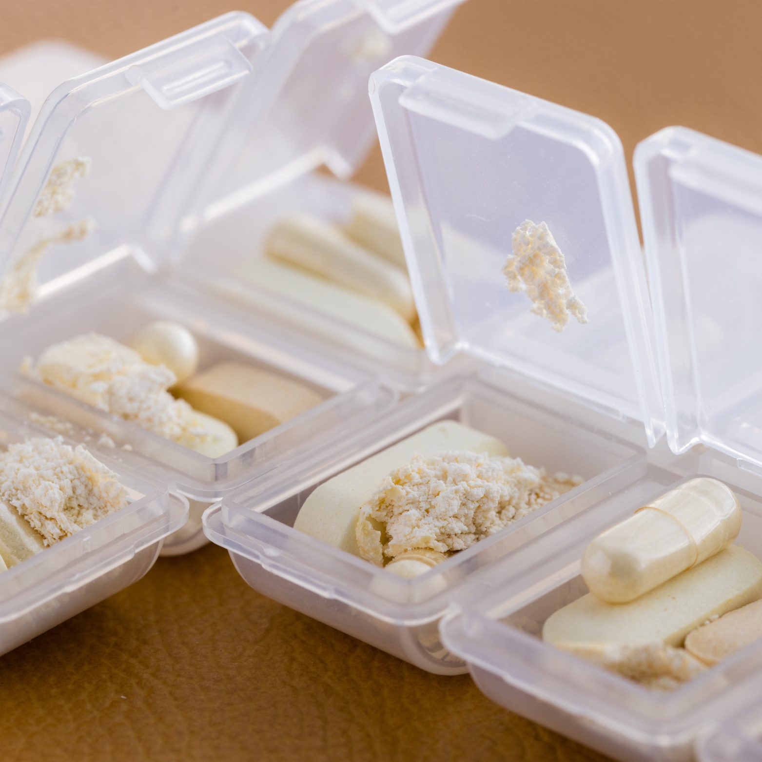 Clamshell containers 