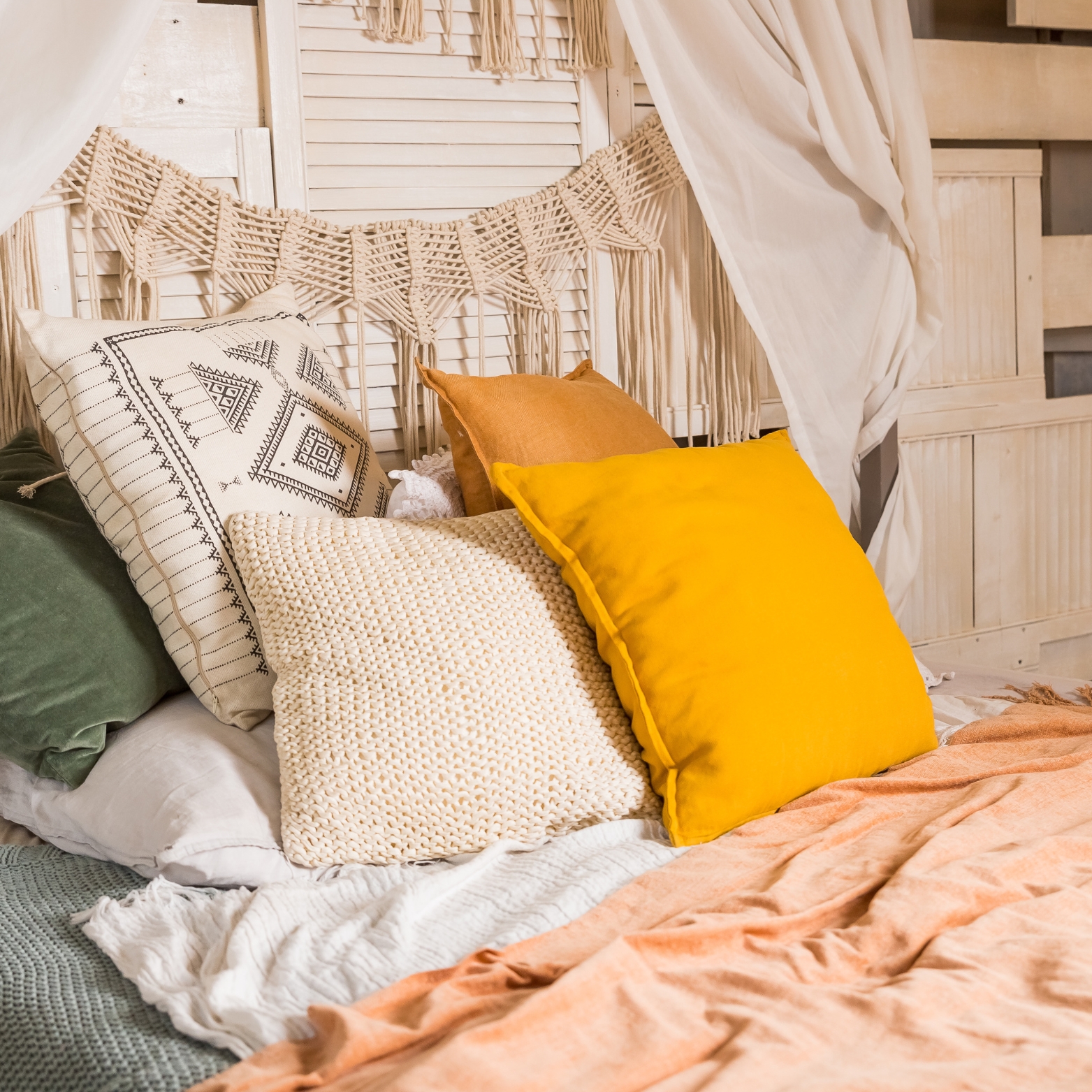 Pillows, quilts, mattresses 